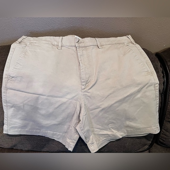 GAP men’s khaki 7 in shorts 38 in waist. - Picture 1 of 4